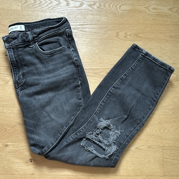 Abercrombie & Fitch Super Skinny Ankle Mid Rise gray ripped jeans Size 4s 27 - Picture 2 of 6